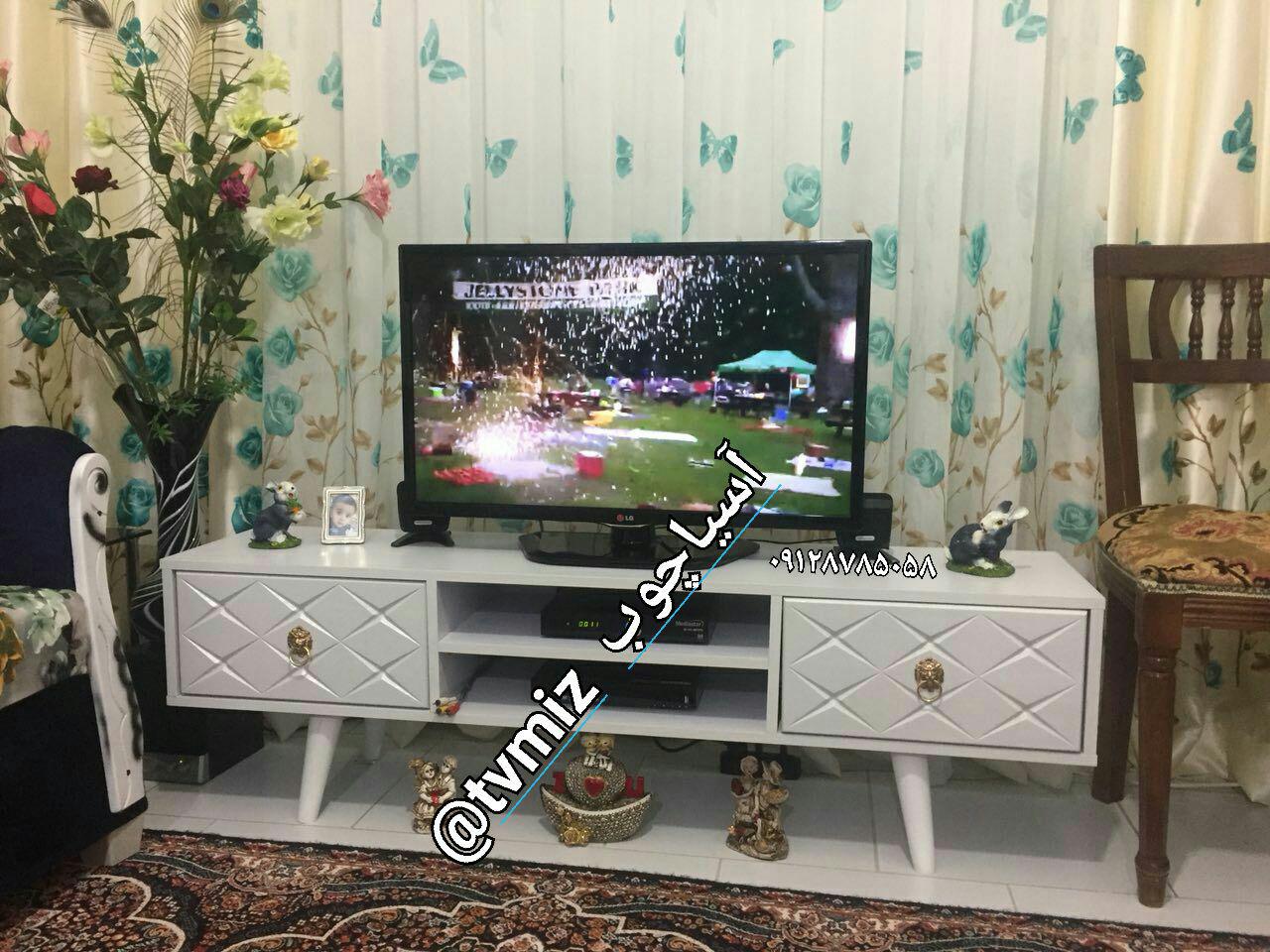میز طرح ستاره دارای ۳ رنگ
